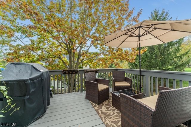 18 La Costa Dr, Clinton Twp., NJ 08801