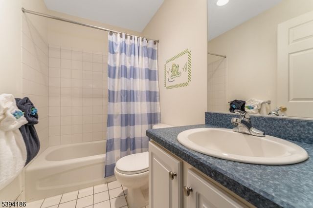 18 La Costa Dr, Clinton Twp., NJ 08801