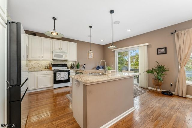 18 La Costa Dr, Clinton Twp., NJ 08801