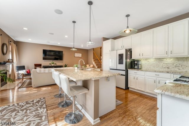 18 La Costa Dr, Clinton Twp., NJ 08801