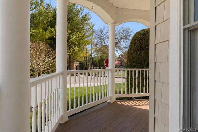 1 Daniels Way, Bay Shore, NY 11706