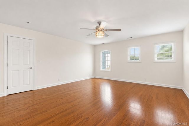 1 Daniels Way, Bay Shore, NY 11706