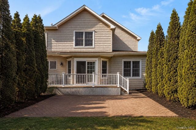 1 Daniels Way, Bay Shore, NY 11706