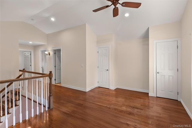 1 Daniels Way, Bay Shore, NY 11706