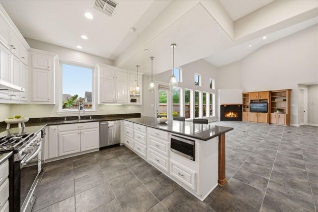412 Live Oak Lane, Friendswood, TX 77546