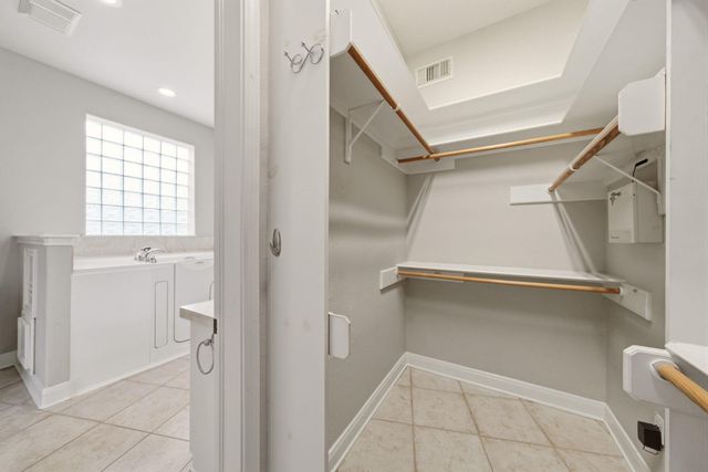 412 Live Oak Lane, Friendswood, TX 77546