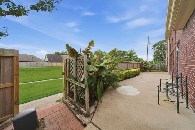 412 Live Oak Lane, Friendswood, TX 77546