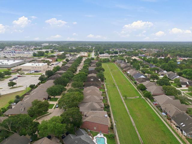 412 Live Oak Lane, Friendswood, TX 77546