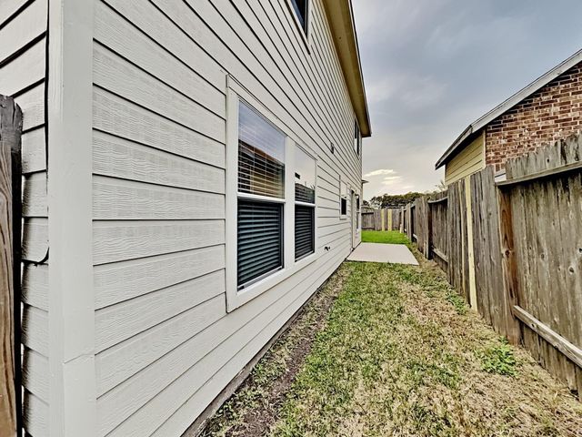 911 Red Alder Circle, Houston, TX 77073