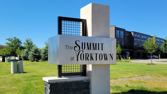 387 Summit Circle, Lombard, IL 60148