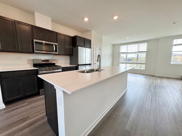 387 Summit Circle, Lombard, IL 60148