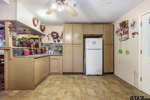 204 W Tarbutton Street, Troup, TX 75789