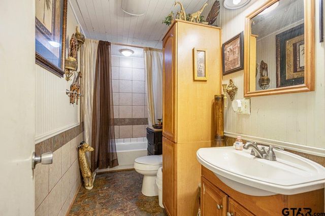 204 W Tarbutton Street, Troup, TX 75789