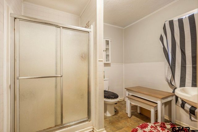 204 W Tarbutton Street, Troup, TX 75789