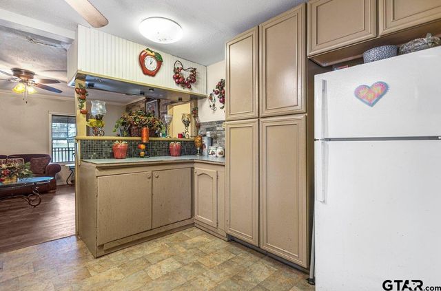 204 W Tarbutton Street, Troup, TX 75789