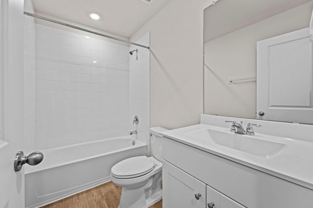 405 Wild Goose DR, Luling, TX 78648