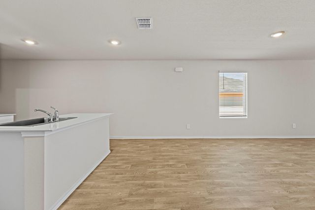 405 Wild Goose DR, Luling, TX 78648