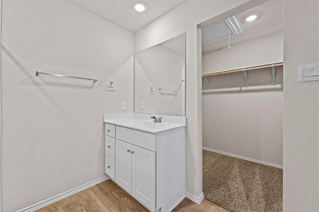 405 Wild Goose DR, Luling, TX 78648