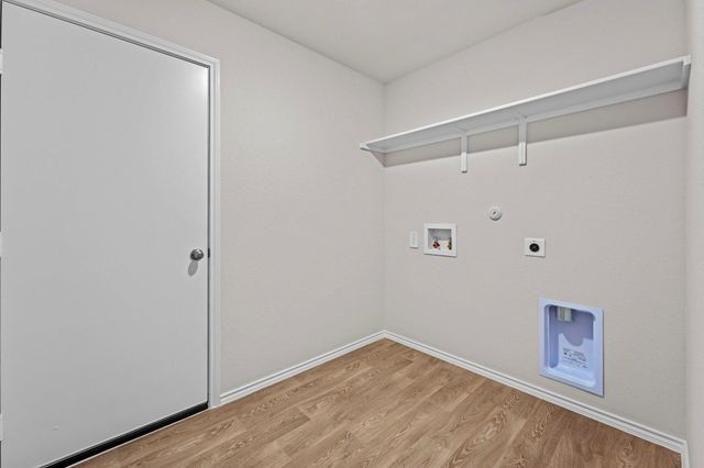 405 Wild Goose DR, Luling, TX 78648