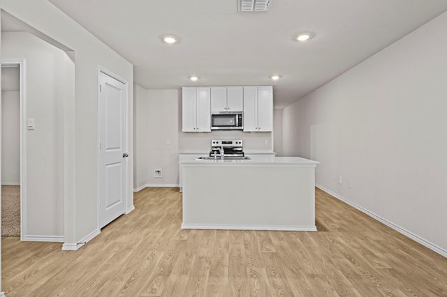 405 Wild Goose DR, Luling, TX 78648