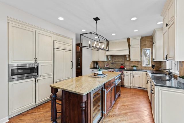11421 Bluestem Lane, Eden Prairie, MN 55347