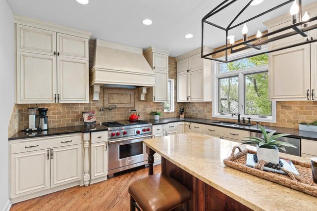 11421 Bluestem Lane, Eden Prairie, MN 55347