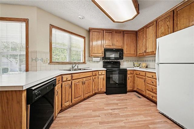 19108 E 27th St Court, Independence, MO 64057