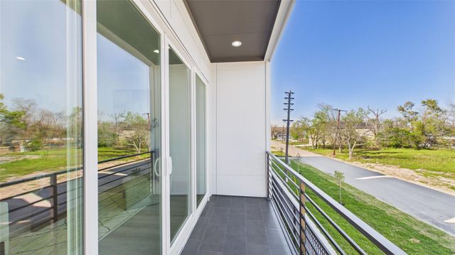 2413 Harrington Street, Houston, TX 77026