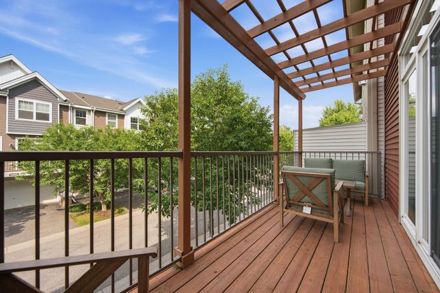 11937 Emery Village Drive N, Champlin, MN 55316