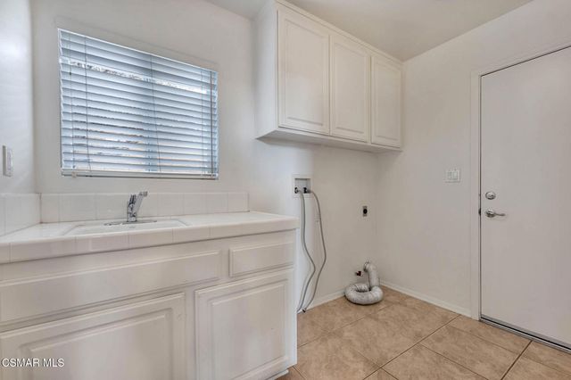 2016 Magpie Court, Newbury Park, CA 91320