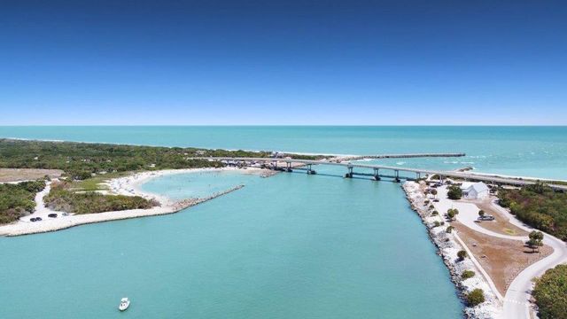 8327 Jimmy Buffett Mem Highway, Melbourne Beach, FL 32951