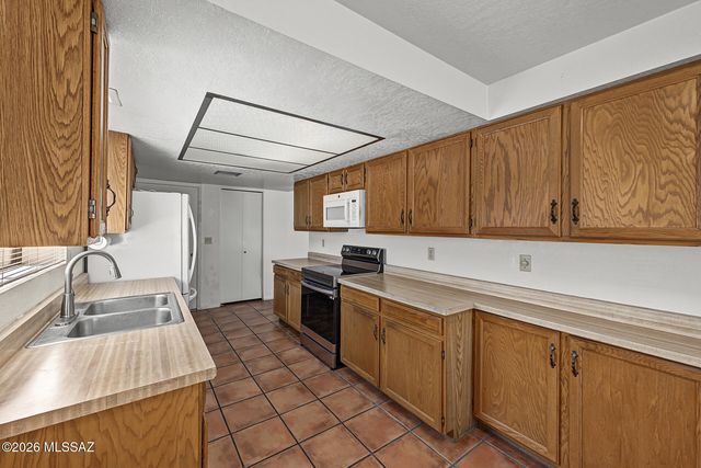 8961 E Linden Street, Tucson, AZ 85715