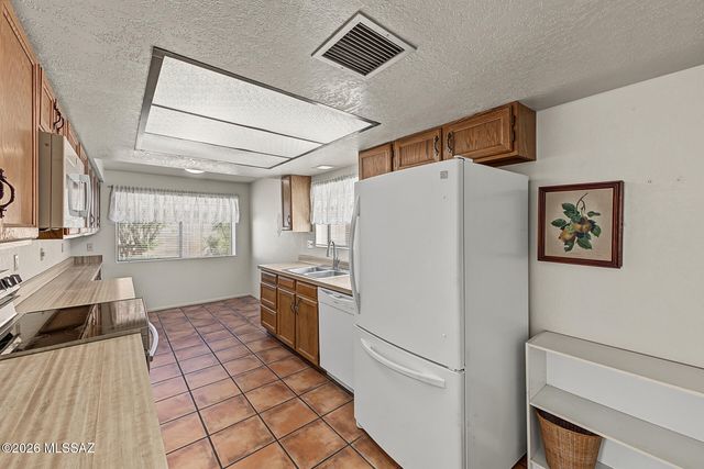 8961 E Linden Street, Tucson, AZ 85715