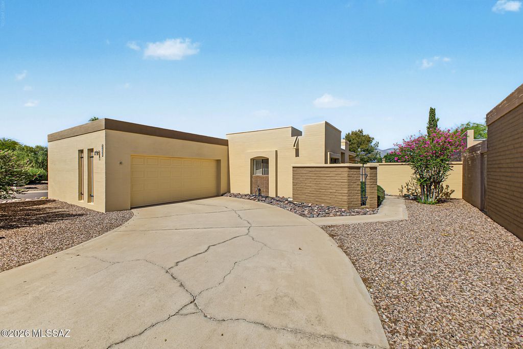 8961 E Linden Street, Tucson, AZ 85715