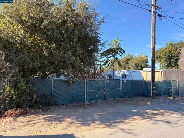 1859 Vine Ln, Antioch, CA 94509