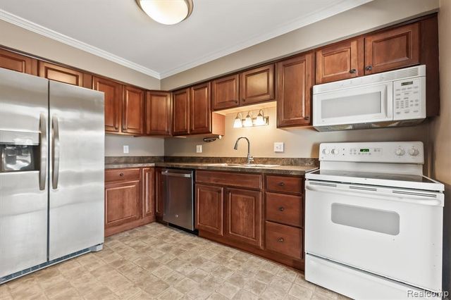 1975 Axtell Drive, Troy, MI 48084