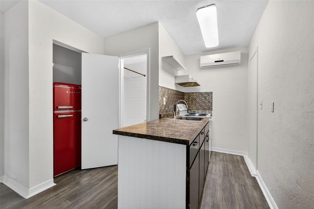 500 35TH AVENUE N, St Petersburg, FL 33704