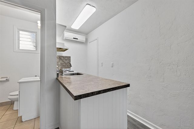 500 35TH AVENUE N, St Petersburg, FL 33704