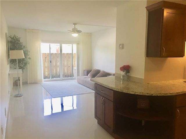 3220 Bayview Drive NE 102, Fort Lauderdale, FL 33306