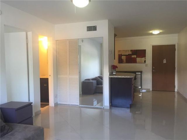 3220 Bayview Drive NE 102, Fort Lauderdale, FL 33306