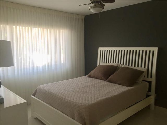 3220 Bayview Drive NE 102, Fort Lauderdale, FL 33306