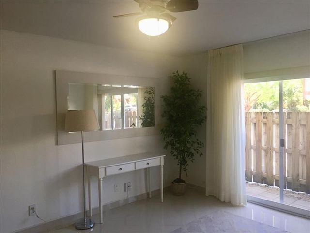 3220 Bayview Drive NE 102, Fort Lauderdale, FL 33306
