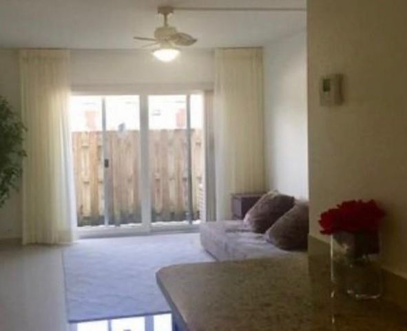 3220 Bayview Drive NE 102, Fort Lauderdale, FL 33306