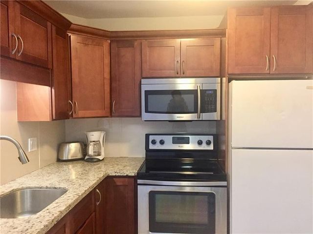 3220 Bayview Drive NE 102, Fort Lauderdale, FL 33306