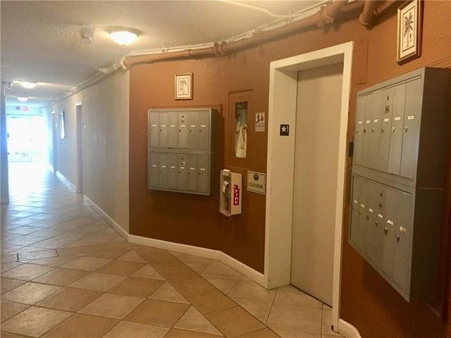 3220 Bayview Drive NE 102, Fort Lauderdale, FL 33306