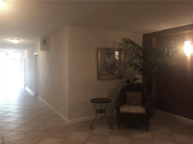 3220 Bayview Drive NE 102, Fort Lauderdale, FL 33306