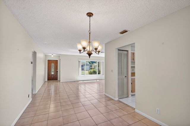 7352 Pine Forest Circle, Lake Worth, FL 33467