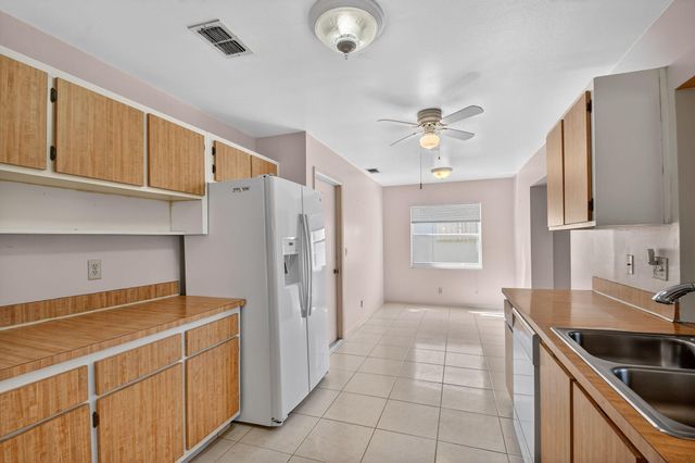 7352 Pine Forest Circle, Lake Worth, FL 33467