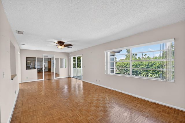 7352 Pine Forest Circle, Lake Worth, FL 33467