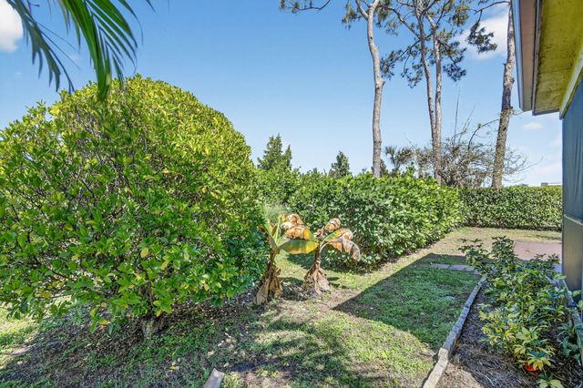 7352 Pine Forest Circle, Lake Worth, FL 33467